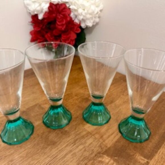 Vintage Luminarc Long Pyramid Glasses – Set of 4 – French Mid-Century 6 oz Glass - Picture 2 of 6